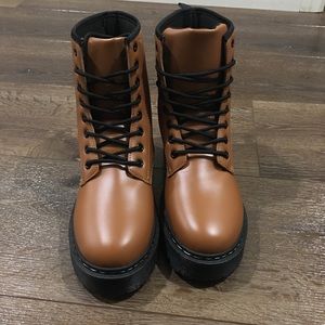 NWOT unilady combat shoes for women size 11 tan